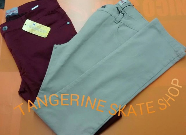 calça colorida skiny skate your face, new e stop top a partir de R$ 149,90