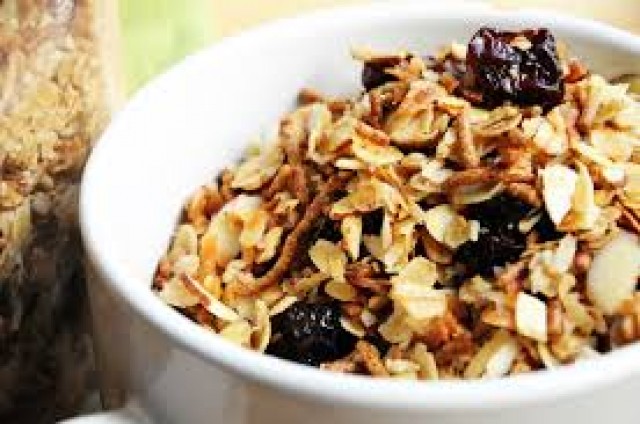 Granola com uvas passas e castanhas