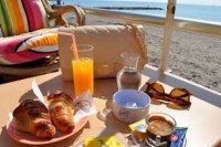 Alimentação - croissant e suco de frutas - croissant e suco de frutas