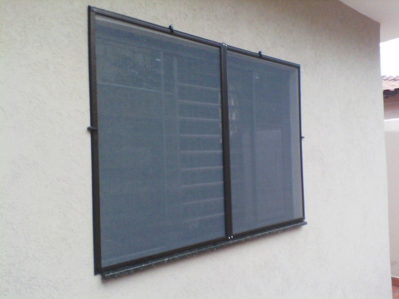 moldura-de-aluminio-com-tela-mosquiteira-sob-medida
