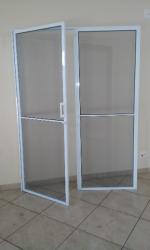 moldura de aluninio com tela mosqueteira 