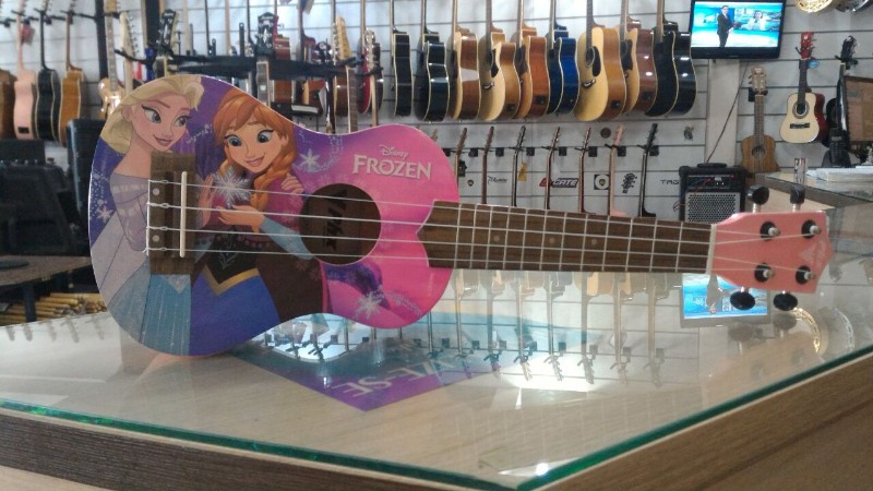 ukulele-froizen-phoenix-americana-rio-claro-aguas-de-sao-pedro-limeira