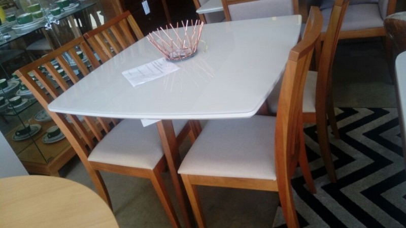 mesa jantar com 4 cadeiras 12 pagtos de R$ 190,00