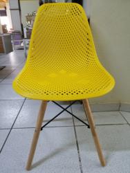 Cadeira tipo Eiffel, polipropileno, colorida
