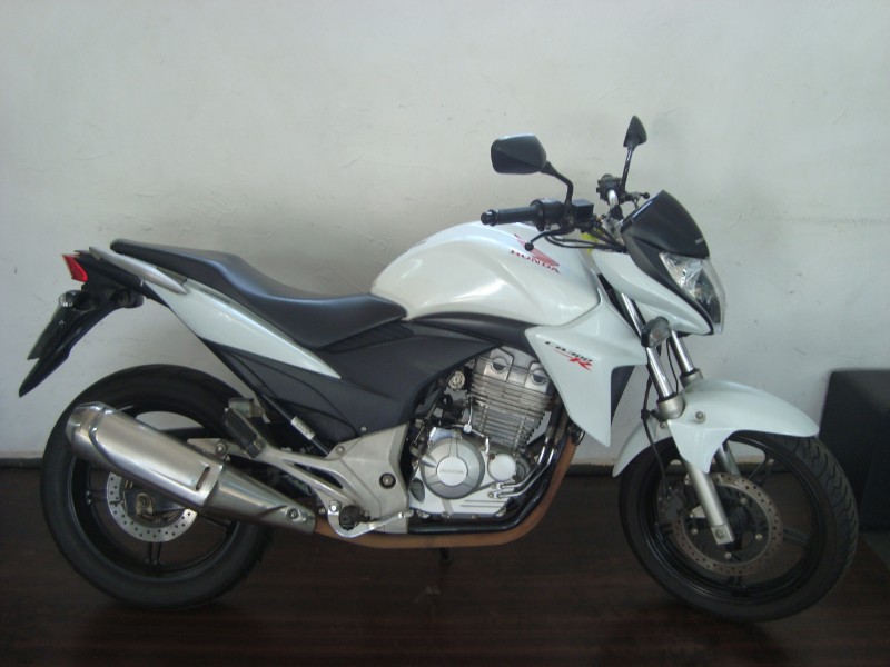 CB 300 R ANO 2014 BRANCA HONDA em Piracicaba | MPB MOTOS SEMI NOVAS ...