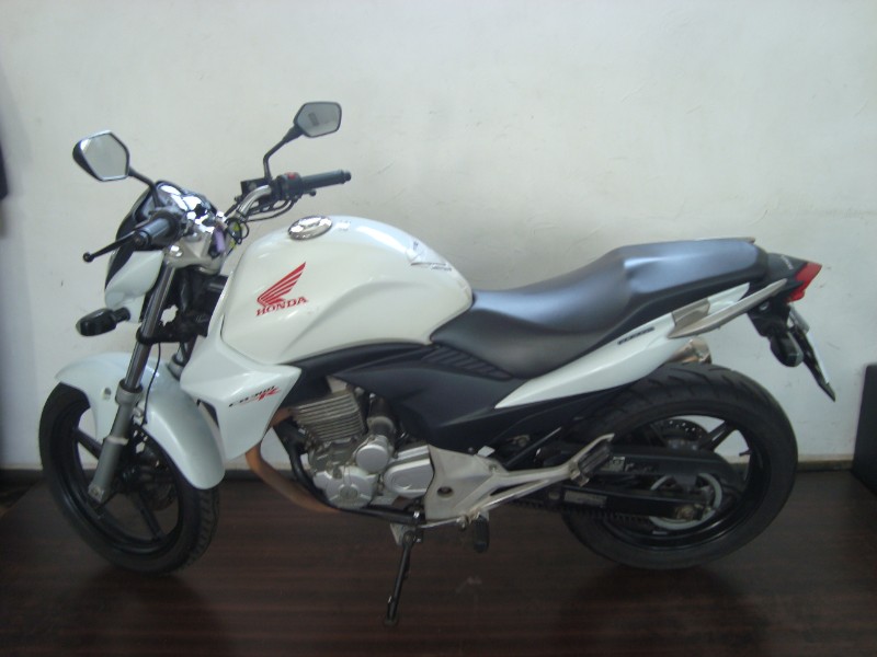 CB 300 R ANO 2014 BRANCA HONDA em Piracicaba | MPB MOTOS SEMI NOVAS ...