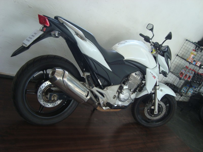 CB 300 R ANO 2014 BRANCA HONDA em Piracicaba | MPB MOTOS SEMI NOVAS ...