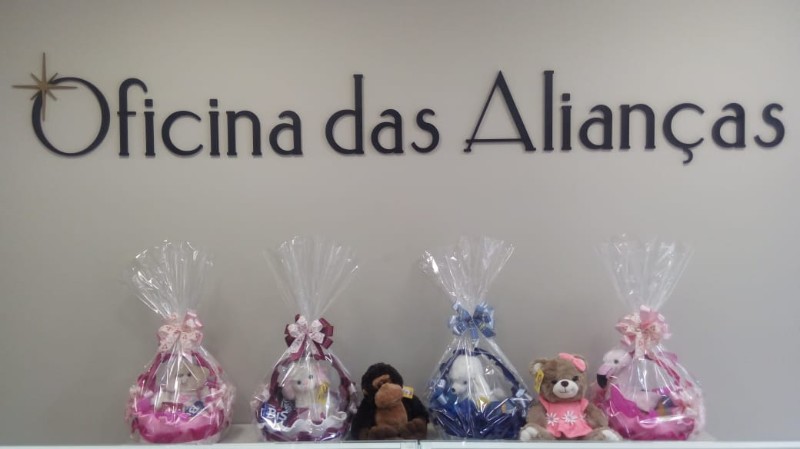 cesta-de-chocolate-com-urso-de-pelucia-