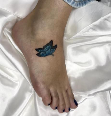 tatuagem-feminina-borboleta-delicada