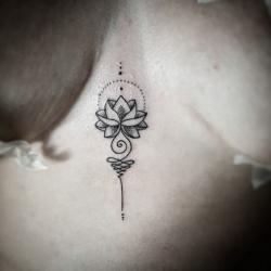 Tatuagem feminina delicada