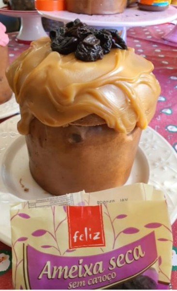 chocotone-trufado-doce-de-leite-c-ameixa-