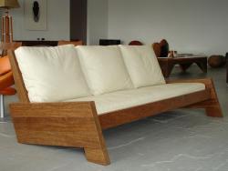 Sofá de madeira maciça 