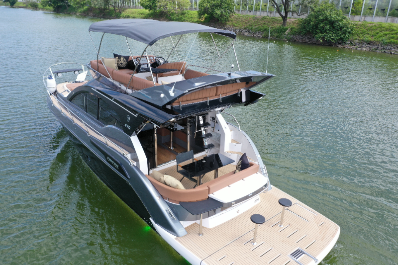 Lancha Triton 470 Fly  