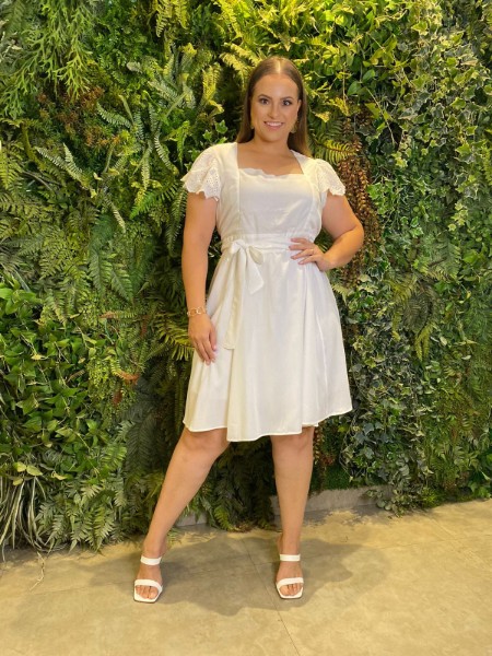 verao-vestido-curto-liso-manga-curta-de-laise-com-decote-quadrado-e-saia-evae