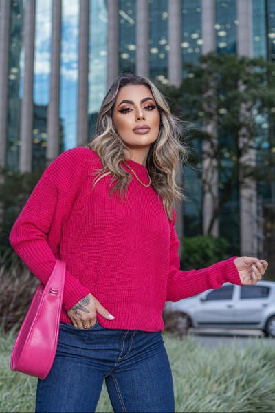 colecao-outono-inverno-blusa-trico-oversized-com-punhogola-canoa-veste-modinha-e-plus-size-