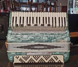 Artes - Acordeão Harmonium 120 Baixos Eléltrica Azul usado  - Acordeão Harmonium 120 Baixos Eléltrica Azul usado 