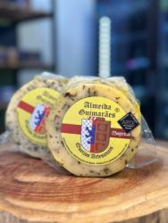 Queijo tipo Parmesão com Manjericão