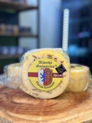 Queijo tipo Parmesão com Alecrim