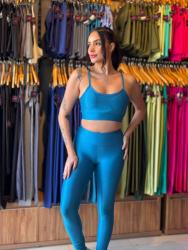 Conjunto legging e top esportivo canelado