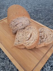 Pão integral artesanal com grãos