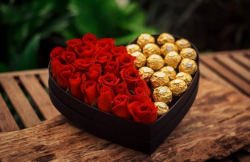 Box de Coração com Rosas e Ferrero Rocher