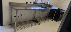 Pia com estrado em aço inox 