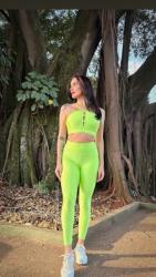 Conjunto legging e top esportivo 