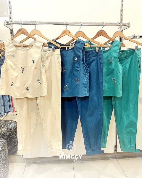 verao-plus-size-conjuntos-looks-plus-size-blusa-regata-calca-jogger-moda-casual-despojada-esporte-ch