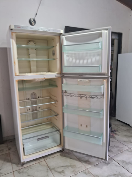geladeira-bosch-440-litros-usada-santa-barbara-agua-branca-dois-corregos