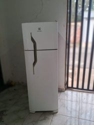 Geladeira Electrolux 350 litros Usada