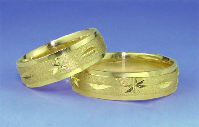 anel-de-noivado-em-ouro-modelo-tradicional-classico