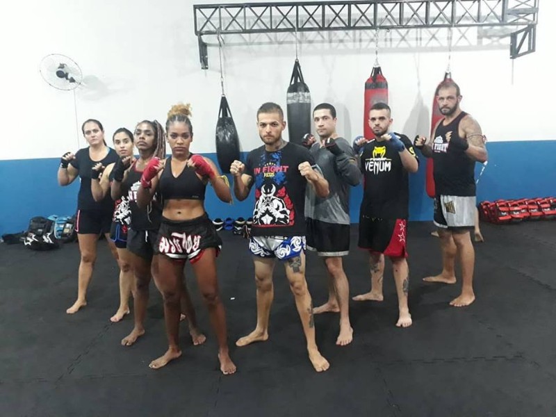 aula-de-muay-thai-juvenil