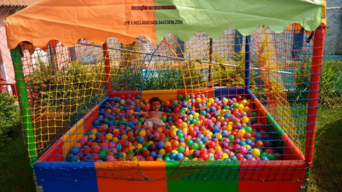 Piscina de bloinhas para aniversario