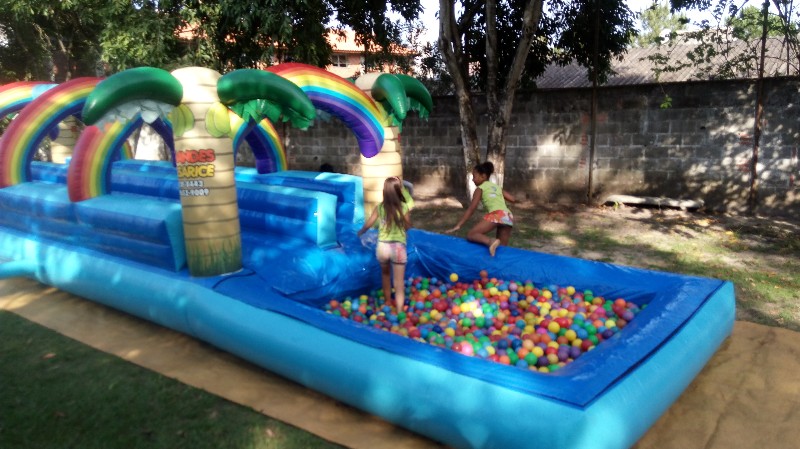 PISCINÃO GIGANTE DE BOLINHAS