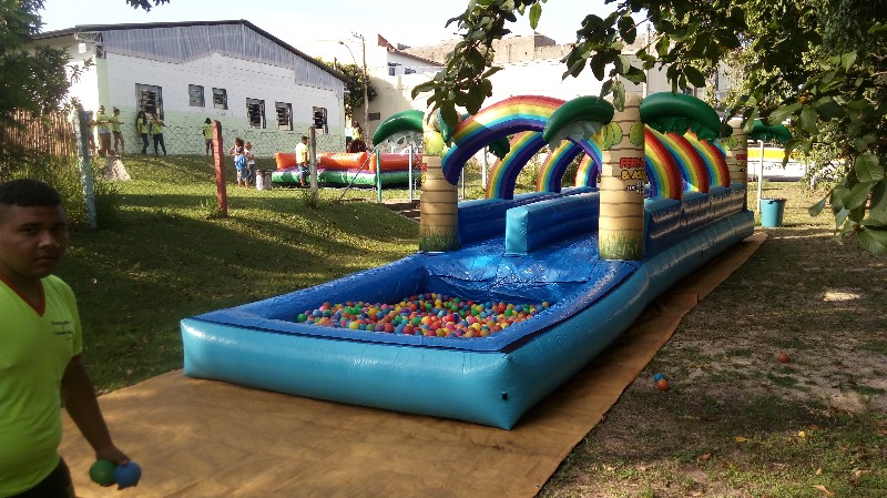 locacao-de-brinquedo-inflavel-radical-slide-lancamento