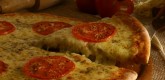 Alimentação - Pizza Mussarela Forno a Lenha - Pizza Mussarela Forno a Lenha