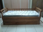 Sofa Cama Bicama madeira com auxiliar e gavetas 0,90