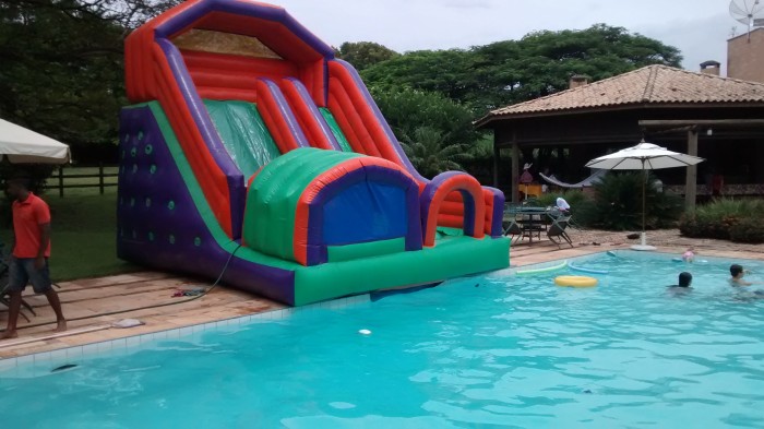 TOBOGÃ COM PISCINA TOBOÁGUA