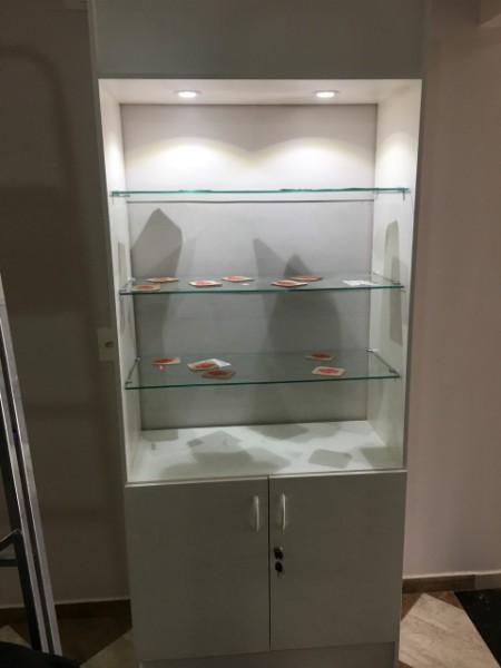 armário vitrine