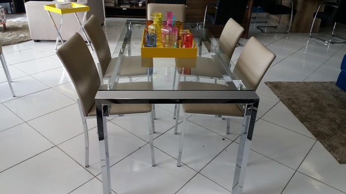 mesa de vidro com base cromada + cadeiras Piracicaba SP