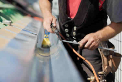 Manutenção de Calha Comercial Industrial Barracões 