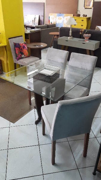 mesa-de-jantar-sala-de-jantar-quadrada-4-lugares-tampo-de-vidro-cadeiras-estofadas