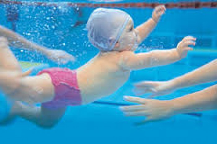 Aula de natação infantil para bebê em piracicaba- natação