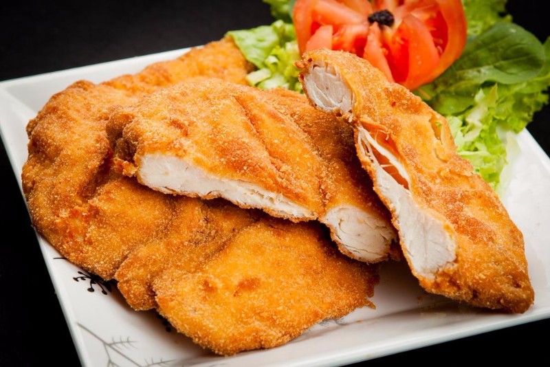 FILÉ DE FRANGO À MILANESA