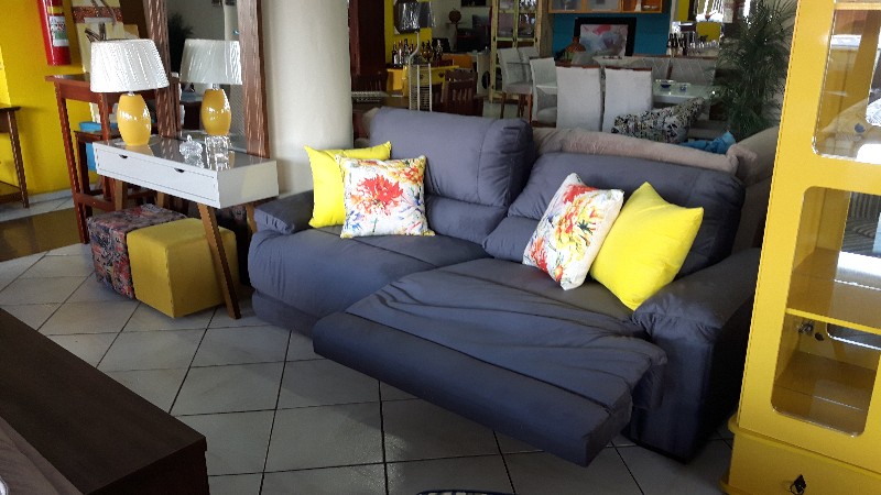 sofa-retratil-reclinavel-com-atuador-eletrico-sofa-com-mecanismo-eletrico-e-molas-ensacadas-