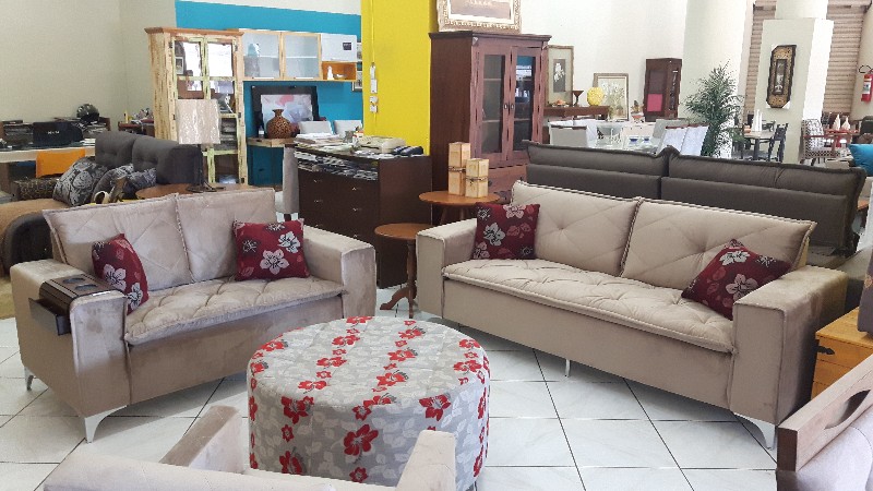 sofa-3x2-lugares-sofa-com-pe-de-aluminio-sofa-com-detalhe-em-costura-sofa-com-pillow-top-sofa-pequen