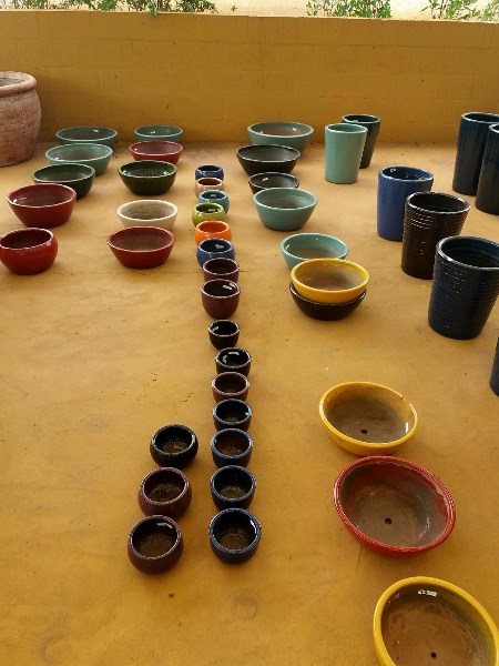 vasos-e-cachepos-de-ceramica-coloridos-vitrificados-