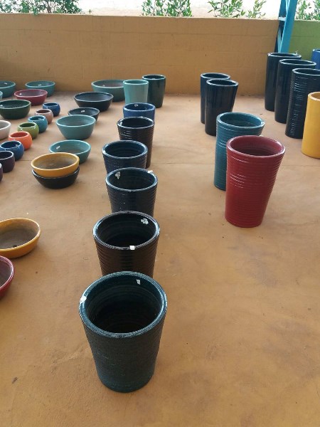 vasos-e-cachepos-de-ceramica-coloridos-vitrificados-