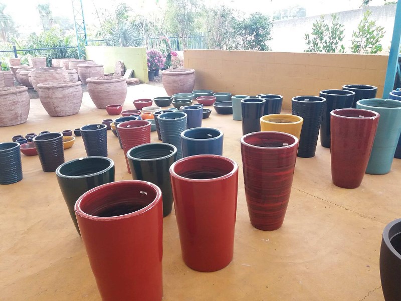 vasos-e-cachepos-de-ceramica-coloridos-vitrificados-