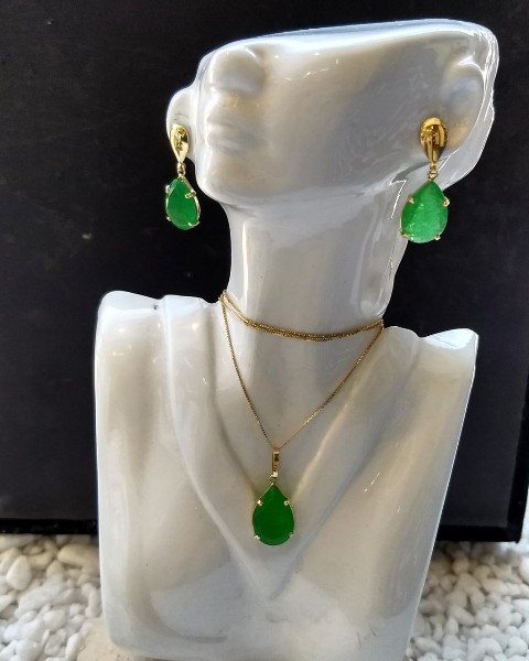 conjunto-de-brincos-e-pingente-jade-malasia